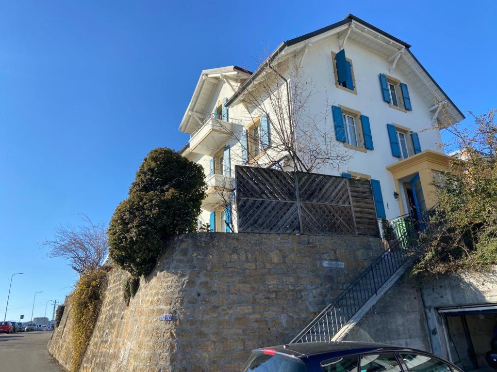 Hotel La Maison Bleue A 2 Pas Du Lac Du Neuchatel Hauterive  Zewnętrze zdjęcie